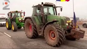 Fermierii, acord cu ministrul Agriculturii după ore întregi de negocieri. Pe de altă parte, transportatorii cer demisia lui Grindeanu